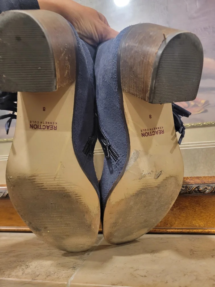 Women's suede Kenneth Cole size 8 image indicator(5)