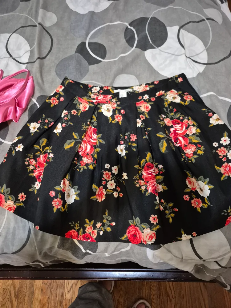 Forever 21 Floral Skirt - Size 27 thumbnail