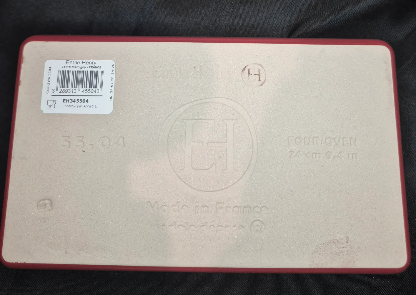 Emile Henry France Bread Loaf Baker - Red 1.9 qt image indicator(3)