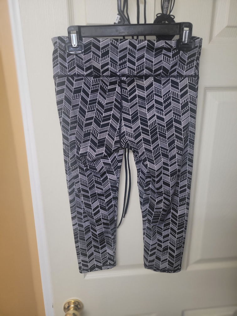 Infinite Crop Court Leggings - Black/White 🧡 - photo 3
