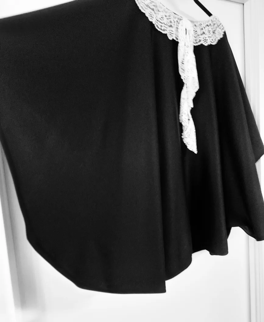 Black Poncho with Lace Collar New image indicator(3)