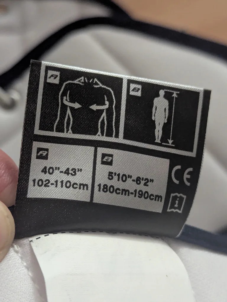 LIKE NEW CCM Jofa Senior LARGE hockey shoulder pads. image indicator(4)