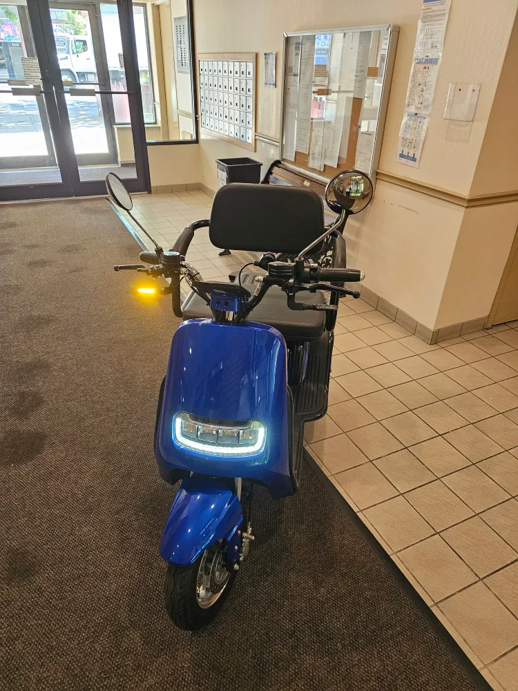E-Bike 3 Wheel Mobility Scooter - Blue image indicator(2)