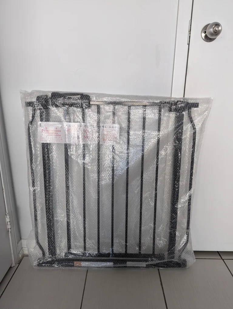 Extra wide pet or baby gate image indicator(2)