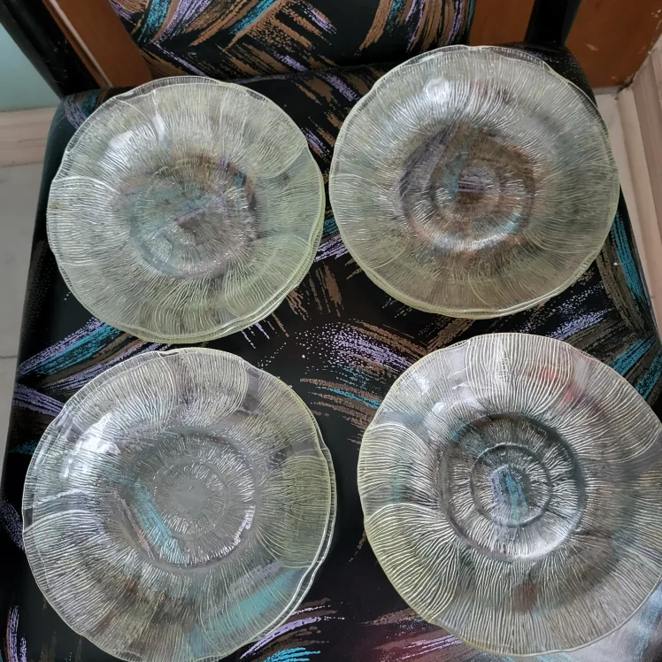 Set of 10 Glass Dinner Plates thumbnail