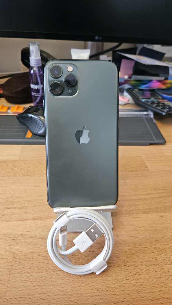 Apple iPhone 11 Pro 64 gb factory unlocked like new battery 100% - photo 2