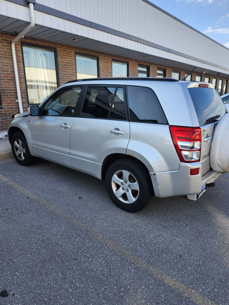 Suzuki Grand Vitara SUV - photo 2