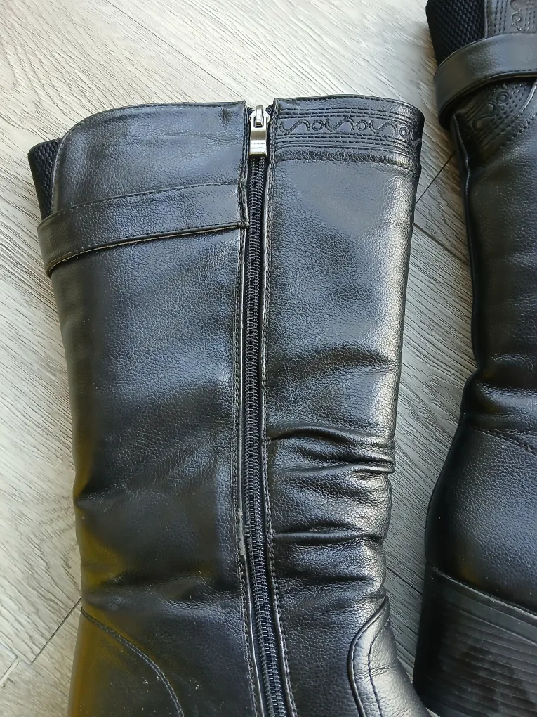 Canada Comfort beautiful black knee high warm boots, size 8 image indicator(2)