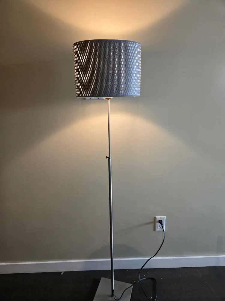 Adjustable Height Floor Lamp image indicator(2)