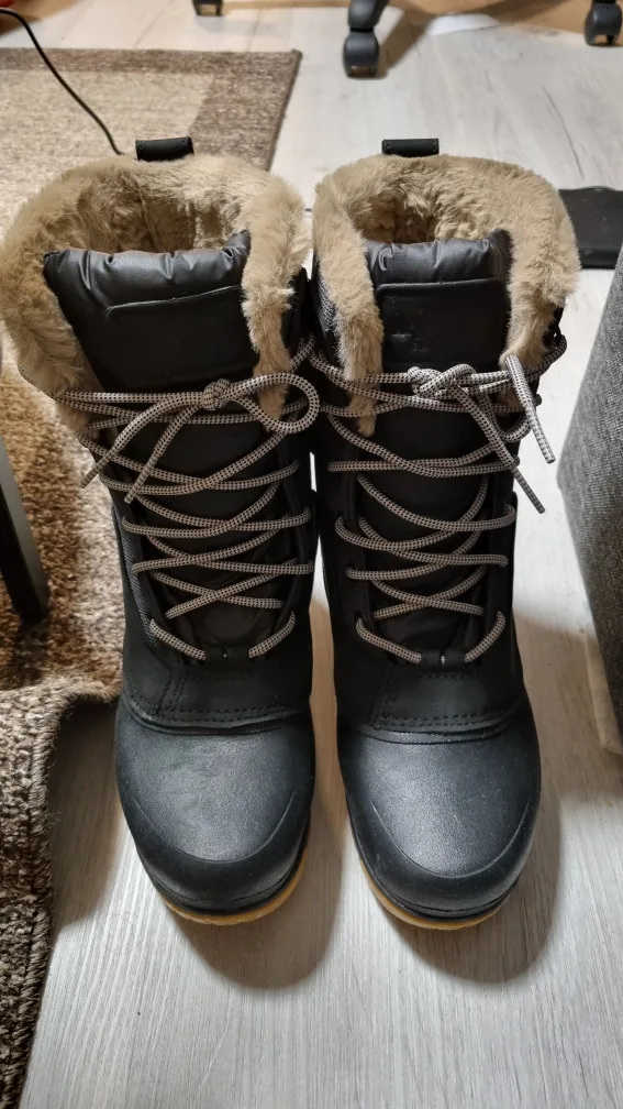 The North Face Women's Winter Boots - Size 10 US -MUST GO! thumbnail