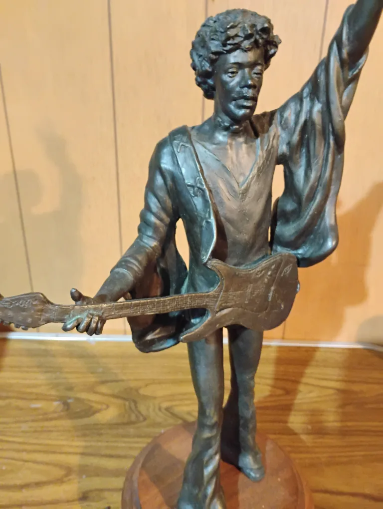 Jimi Hendrix Bronze Statue thumbnail