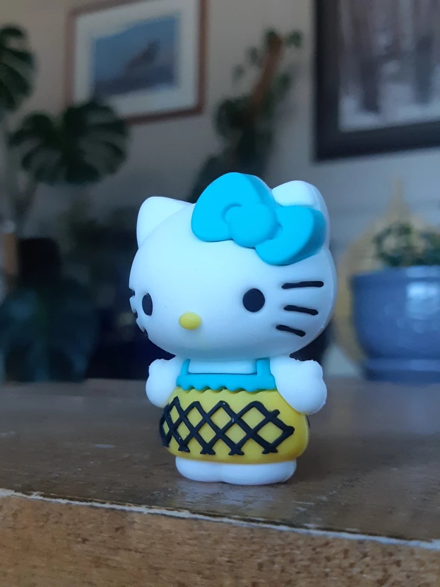 Hello kitty Yellow Pineapple series 2 collectible figure - photo 2
