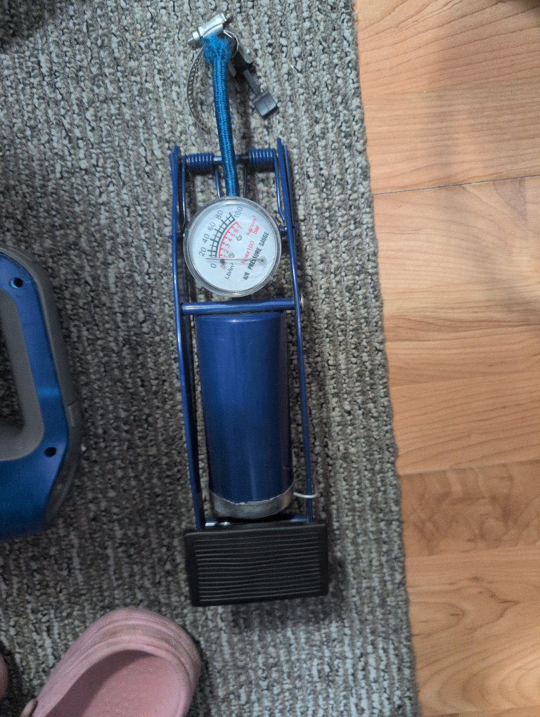 Blue Foot Pump with Gauge
