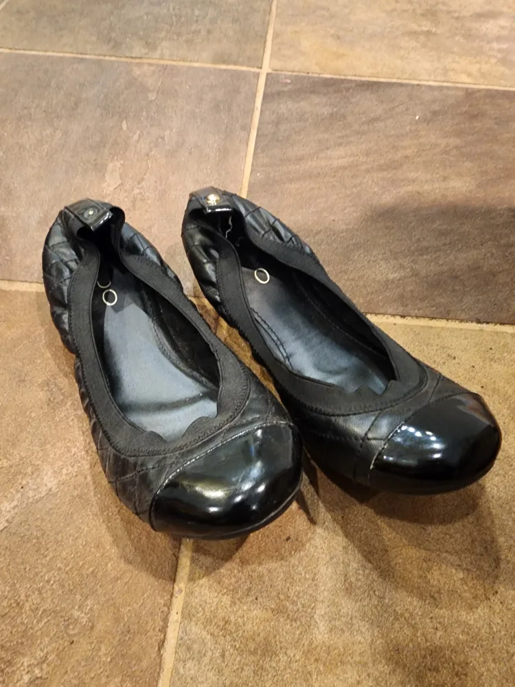 Assorted Women's Shoes image indicator(4)