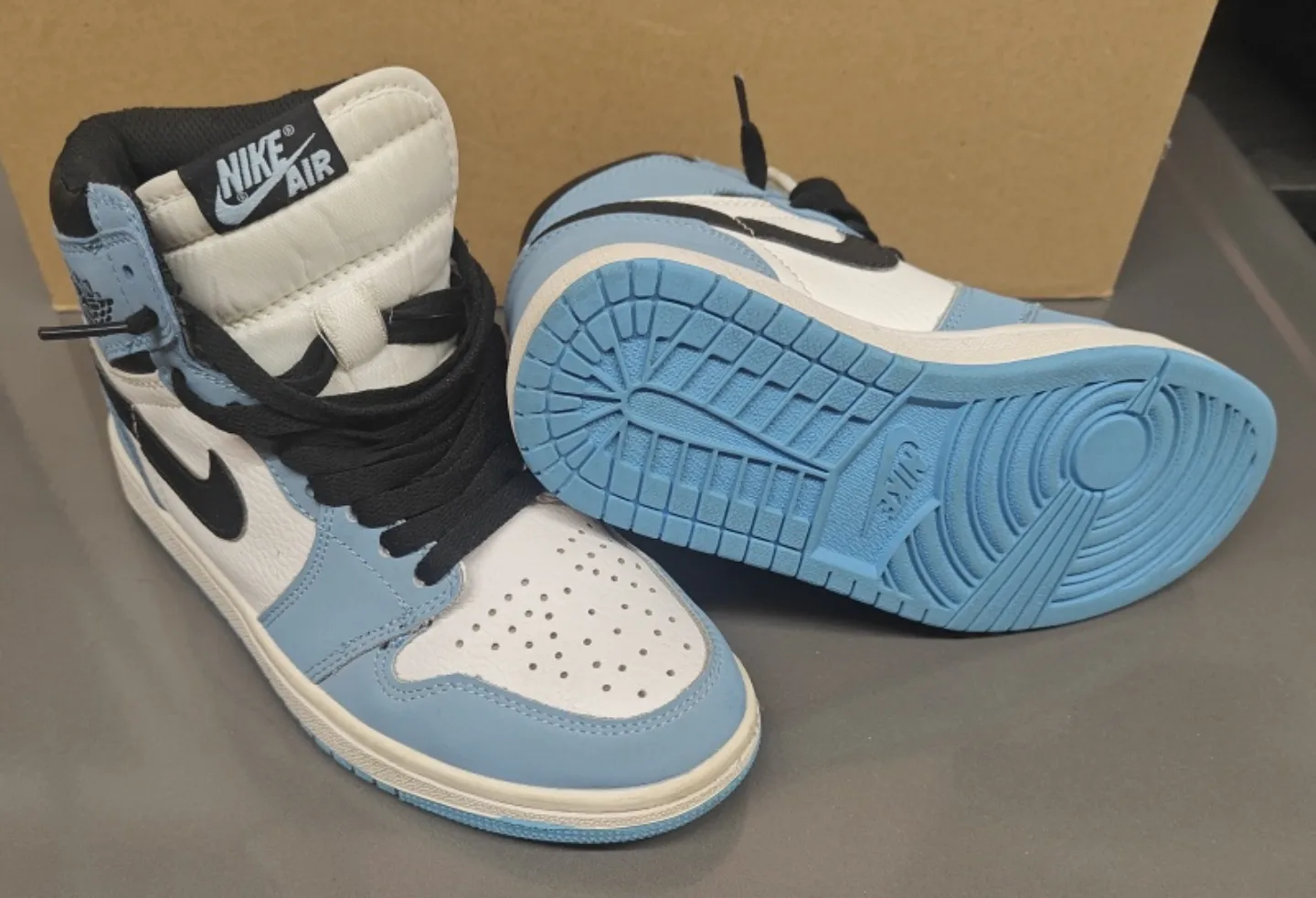Nike Air Jordan 1 High youth Shoes - Size 5.5 thumbnail