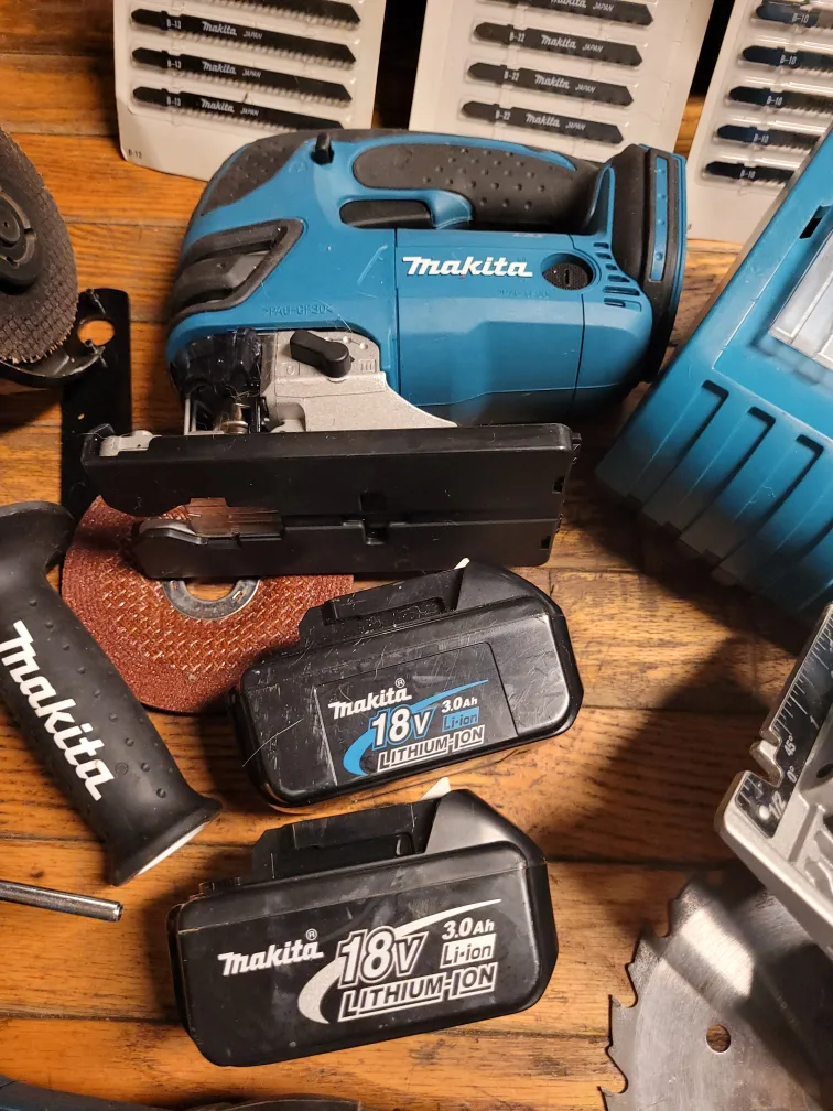 Makita Cordless Power Tool Set image indicator(3)