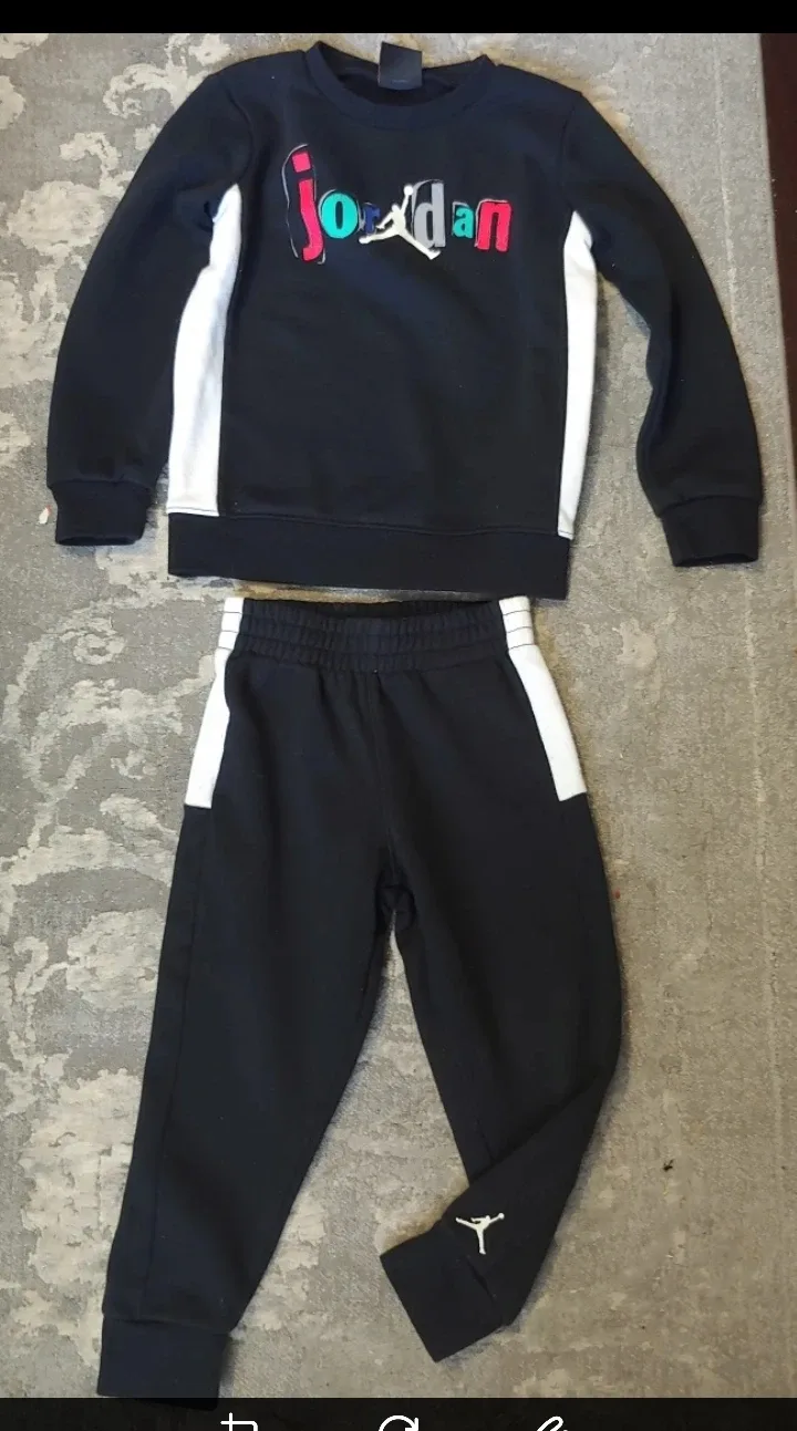 Like new Jordan Kids' Black Tracksuit Set - Size 3/T4T thumbnail