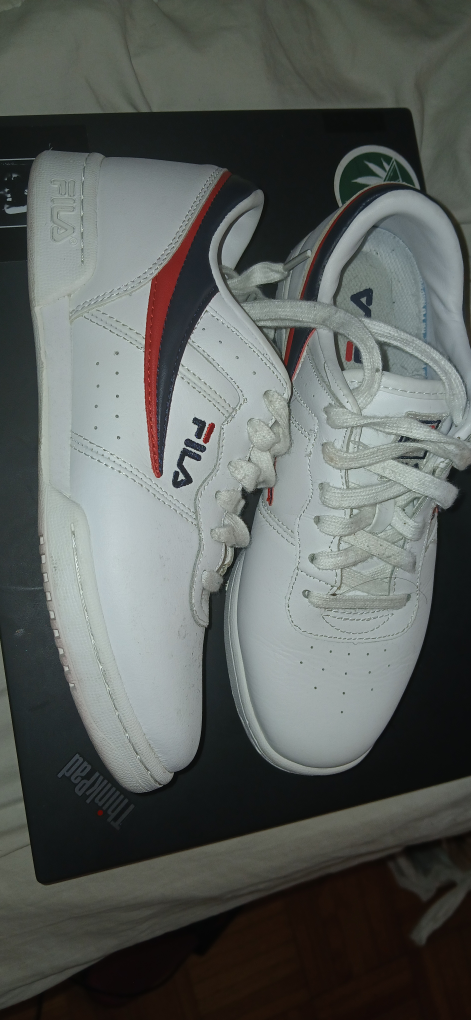 Woman's Fila White Athletic Sneakers US 8
