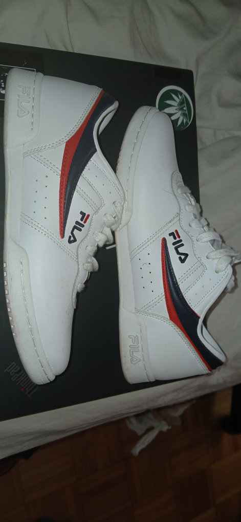 Woman's Fila White Athletic Sneakers US 8 - photo 2