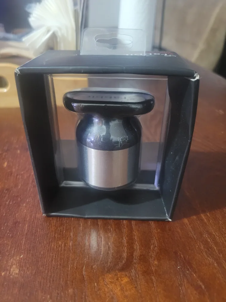 Rabbit Stainless Steel Wine/Champagne Sealer - New in Box! image indicator(3)