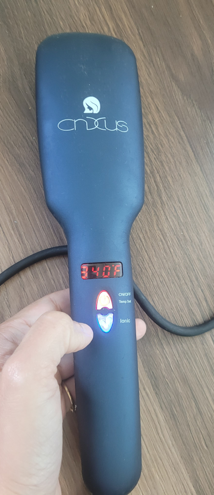 CNXUS Hair Straightening Brush, last dt.Aug.19 - photo 3