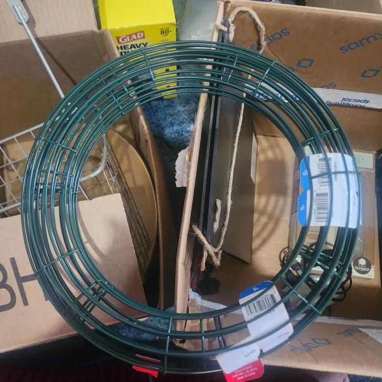 5 Green Metal Wire Wreath Frames thumbnail