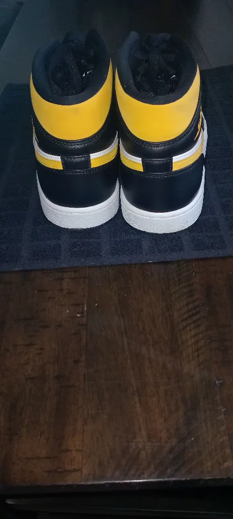 Air Jordan 1 Mid Taxi Black/White/Yellow image indicator(6)