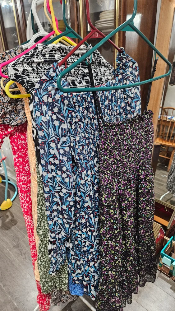 Assorted Women's Clothing image indicator(7)