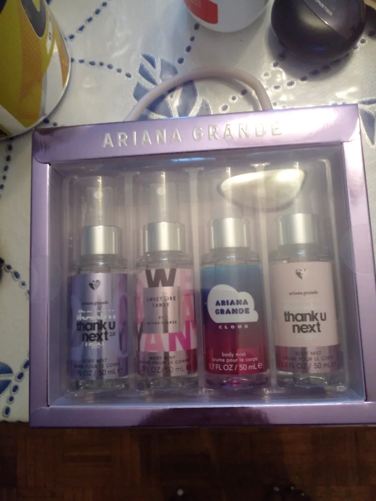 Ariana Grande Body Mist Set - New thumbnail