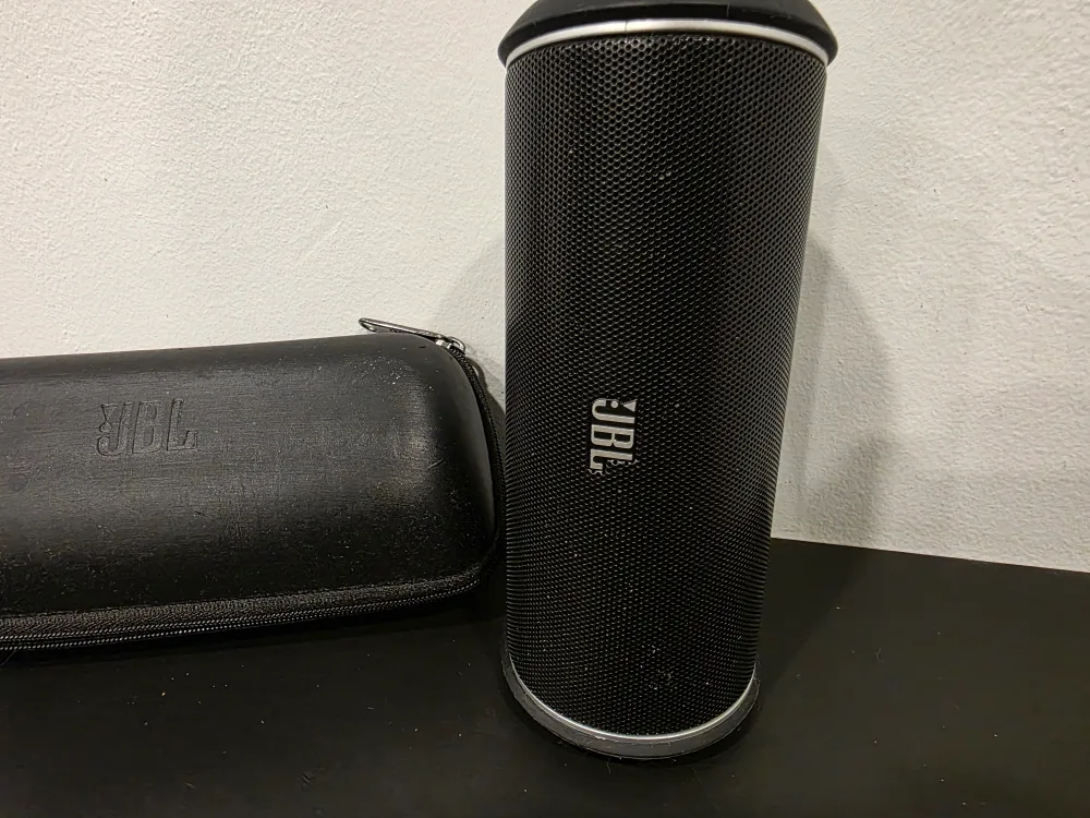 JBL flip 2 Bluetooth Speaker with Case image indicator(2)