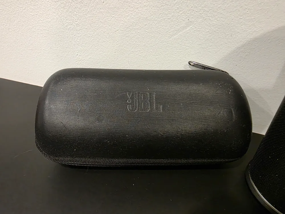 JBL flip 2 Bluetooth Speaker with Case image indicator(3)