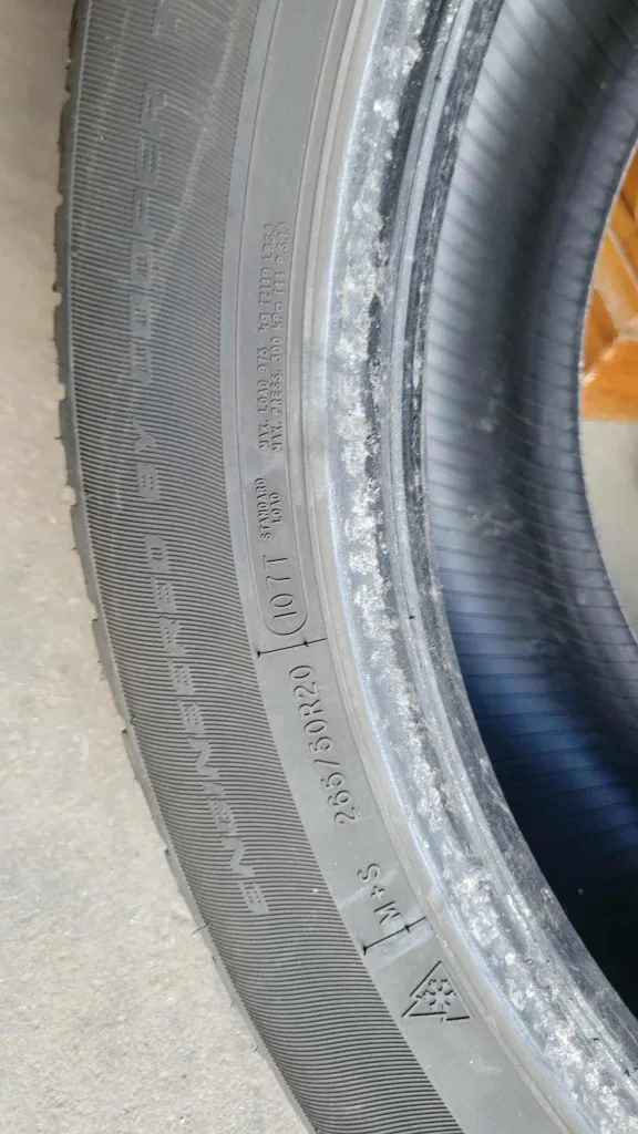 MotoMaster Winter Edge Tire 265/50R20 thumbnail