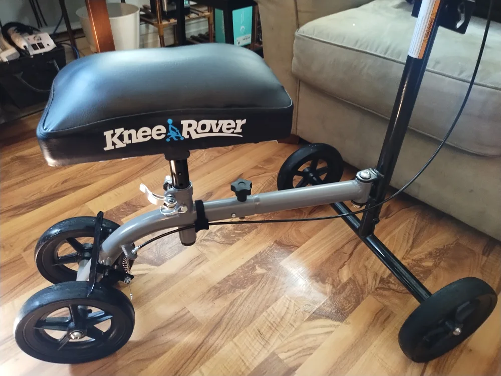 KneeRover Knee Walker thumbnail