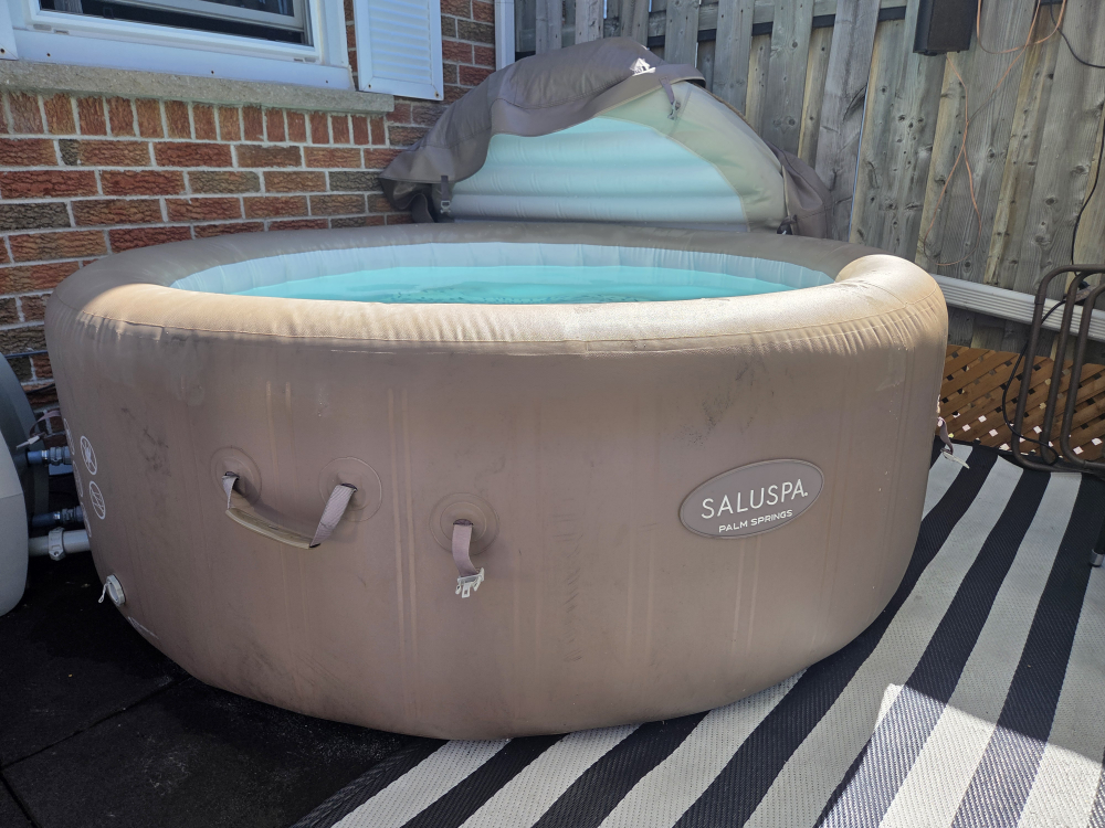 Saluspa Palm Springs Inflatable Hot Tub