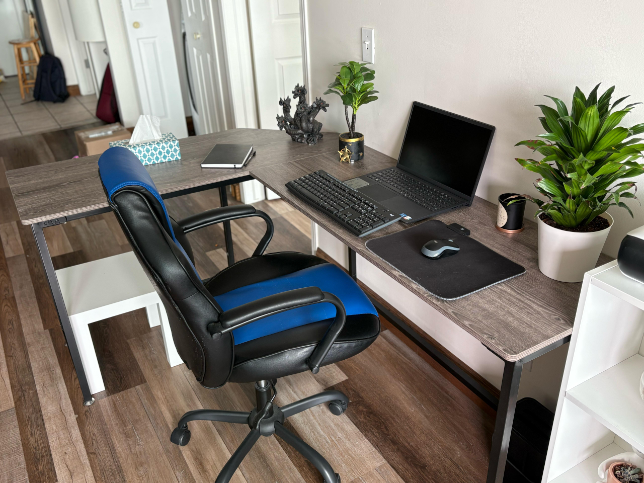 Sleek Grey Office Desk – Modern, Sturdy & Spacious – $120 OBO