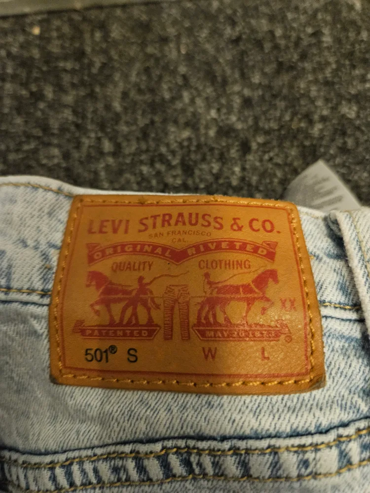 Levi's 501 Jeans - Size W27 L30 image indicator(4)