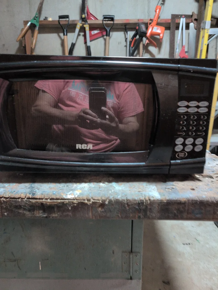 RCA Microwave - Black