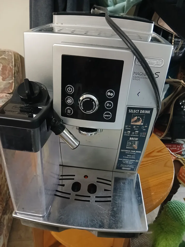 Used lightly De'Longhi Magnifica Smart Espresso,Cappuccino Maker image indicator(5)