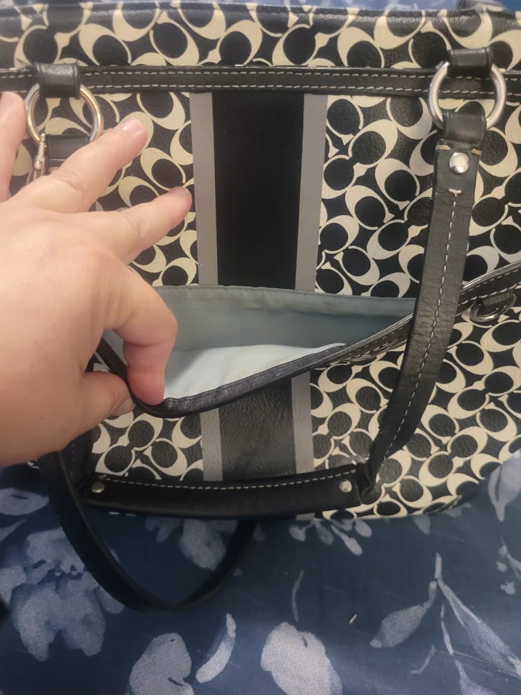 Coach Black & White Signature Tote Bag image indicator(7)