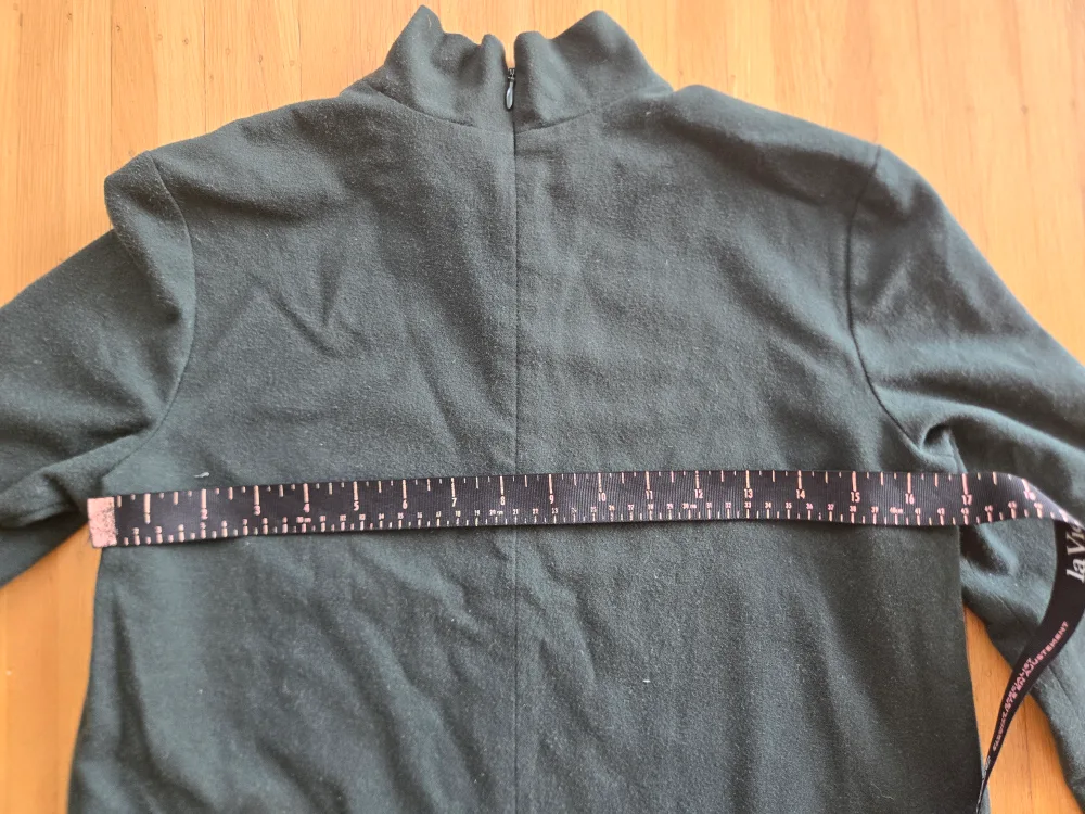 Aritizia Babaton Forest Green XS Mock Neck Top image indicator(5)