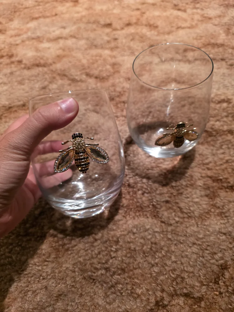 Set of 2 Bee Embellished Wine Glasses 🧡 image indicator(2)