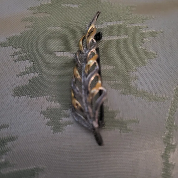 Leaf Pin Brooch thumbnail