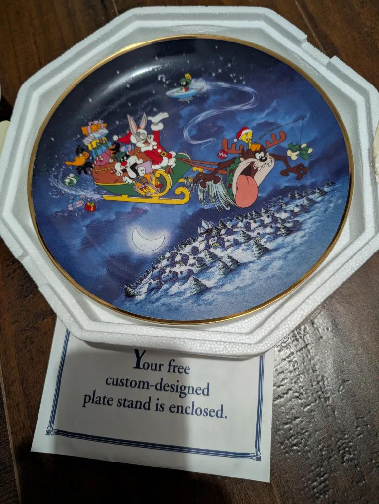 Looney Tunes Christmas Collector Plate thumbnail