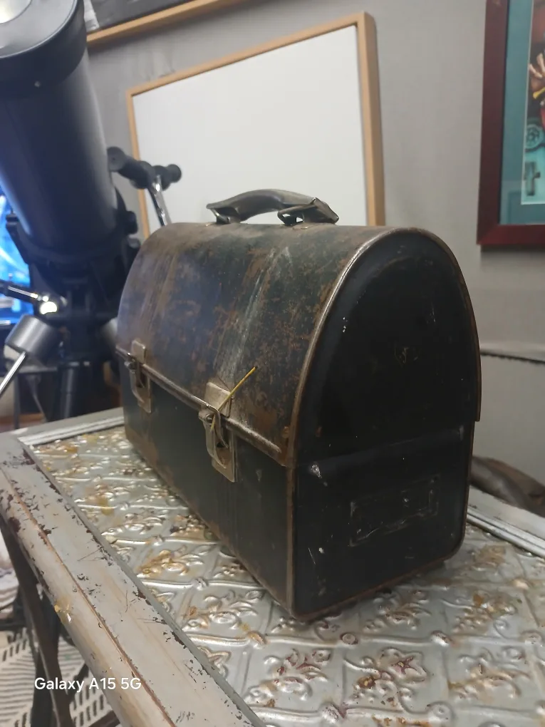 Vintage Metal Lunchbox - Rustic Condition thumbnail