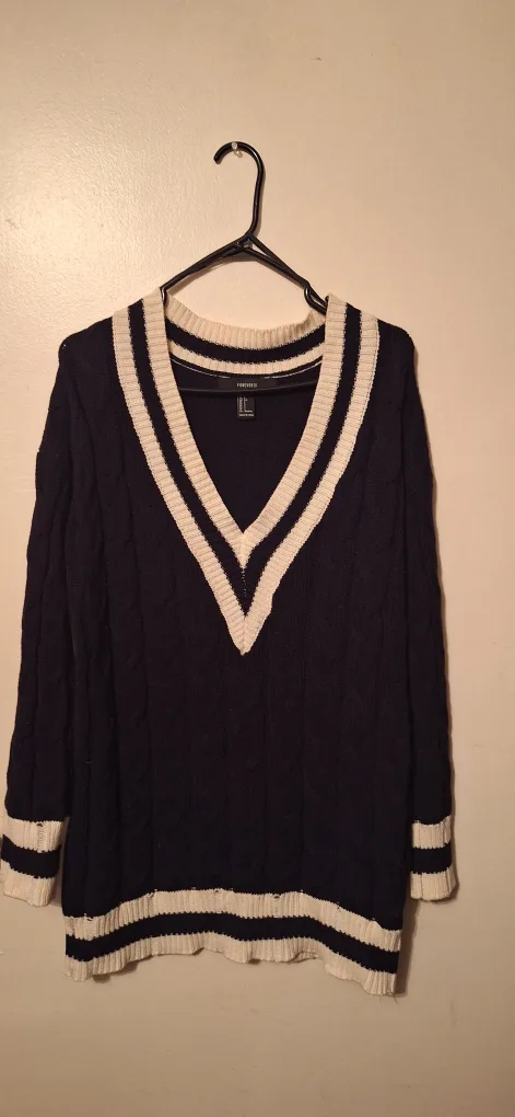Forever 21 Black & White Sweater - Size Small thumbnail