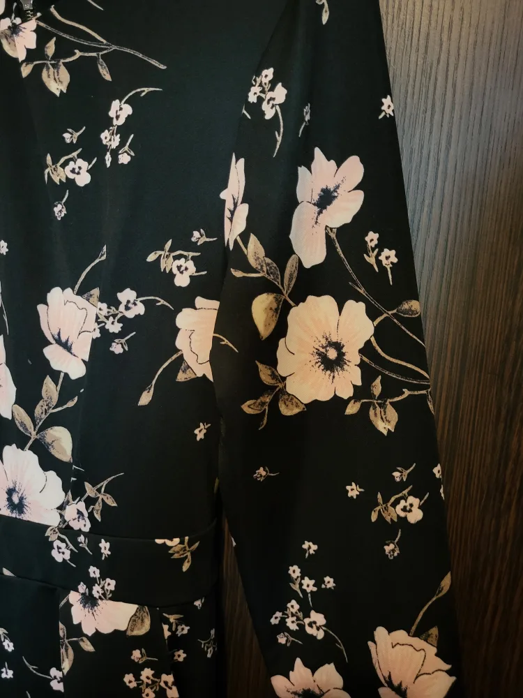 Suzy Shier Dress Size: Large image indicator(8)