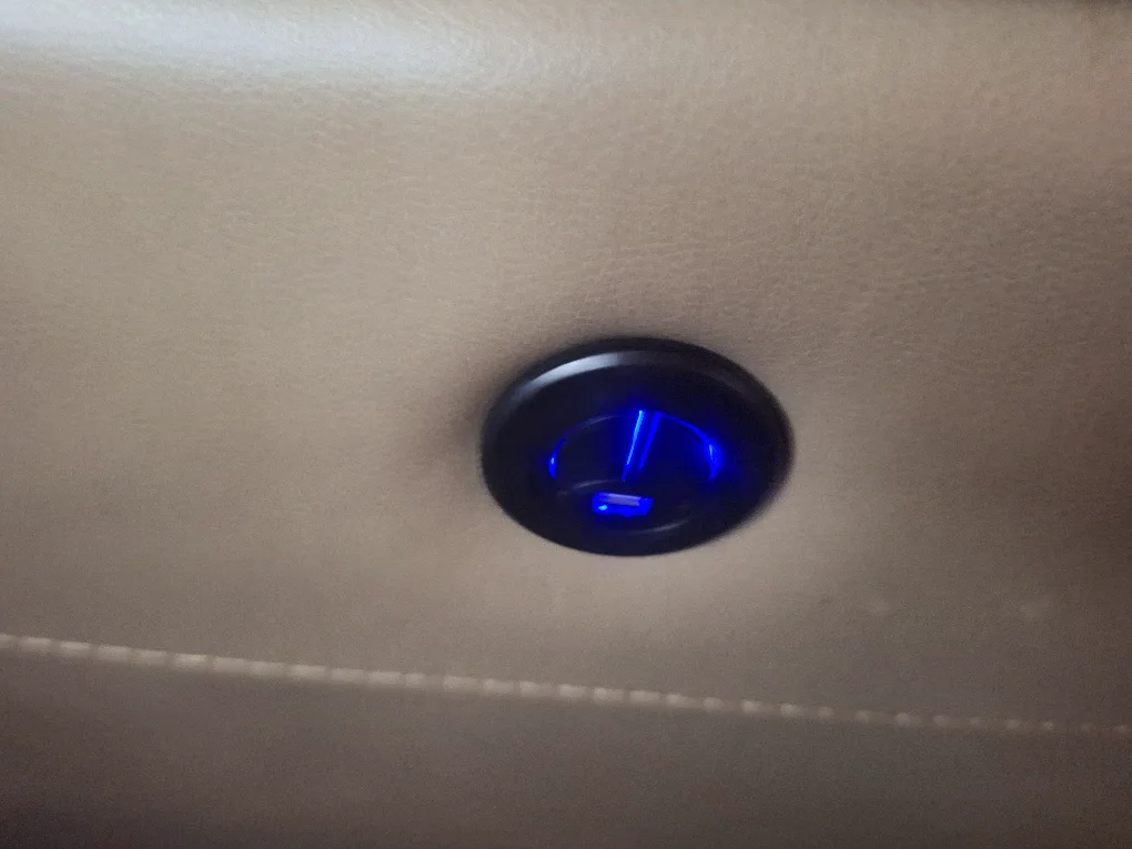 Cindy Crawford Home Leather Recliner - Beige image indicator(4)