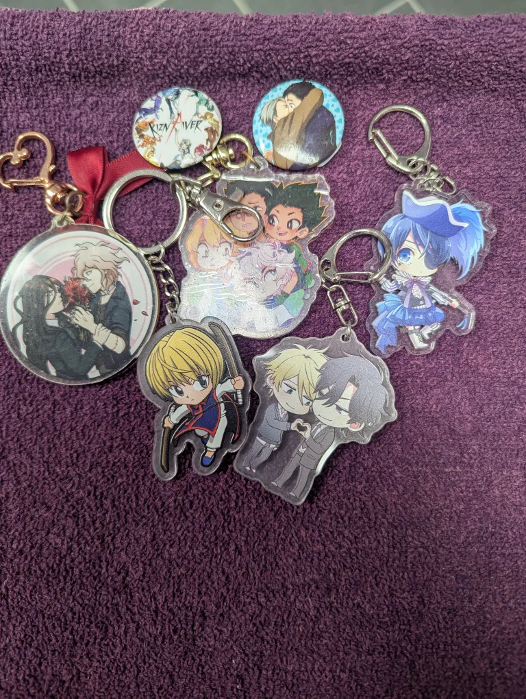 📣Anime Keychains & Pins - Bundle! thumbnail