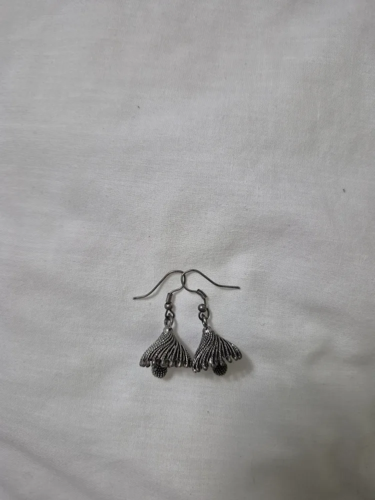 Silver Flower Earrings thumbnail