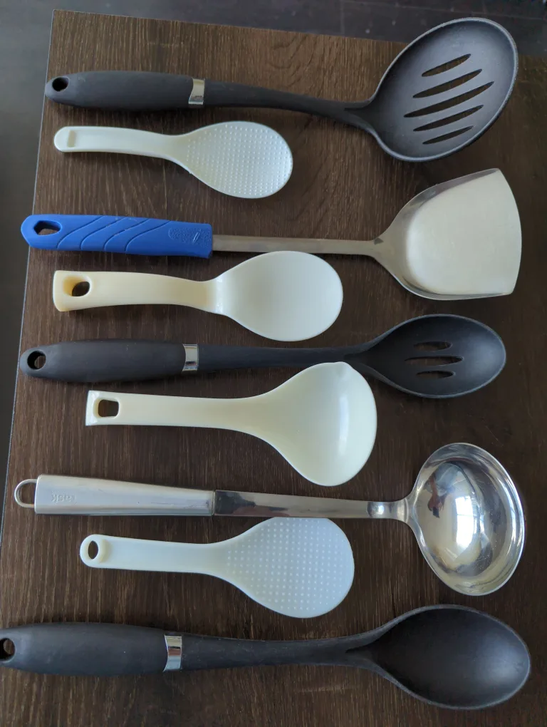 Assorted Kitchen Utensil Set thumbnail